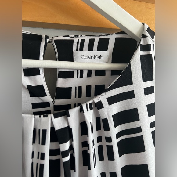 Calvin Klein Pleated Boatneck Sleeveless Blouse XL - Picture 5 of 6